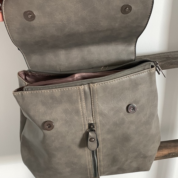 Faux Leather XinXin Gray Classic Backpack Zipper - Picture 3 of 9